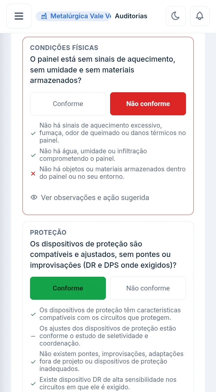 Bloco não conforme no checklist do celular, com o item que falhou marcado. Empresa fictícia.
